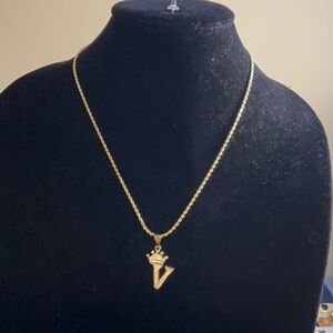 14 gold Plated Necklace With Letter V Charm